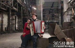 钢的琴在线观看,重温经典，感受东北风情与音乐魅力  第1张